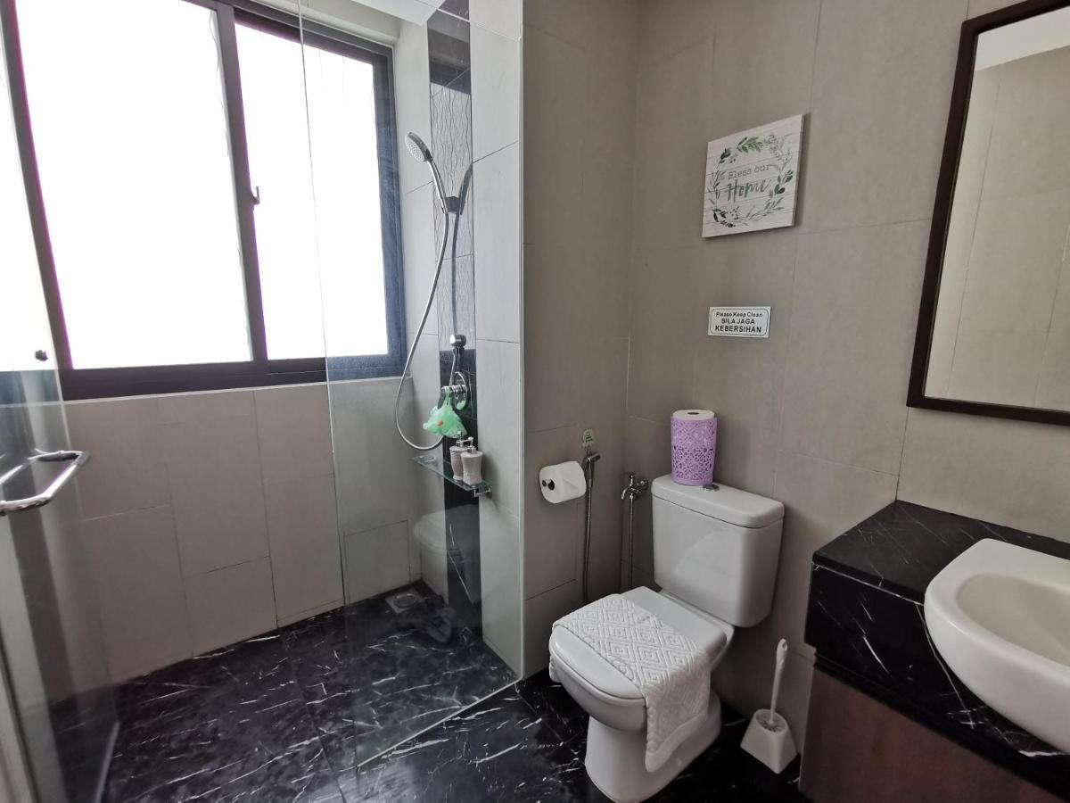 Landmark Stunning High Floor Coast View Studio #Netflix #Fast Wifi Tanjung Tokong Buitenkant foto