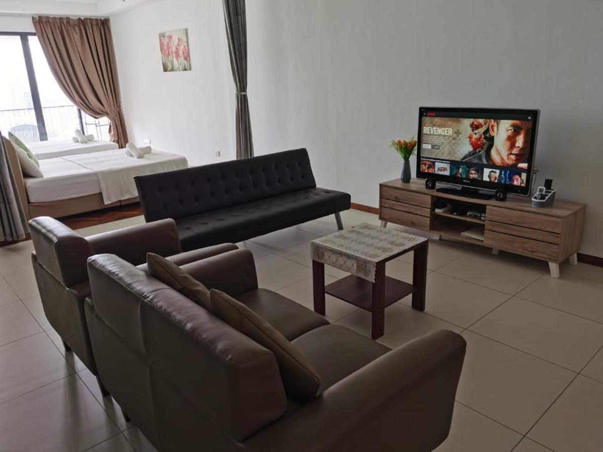 Landmark Stunning High Floor Coast View Studio #Netflix #Fast Wifi Tanjung Tokong Buitenkant foto